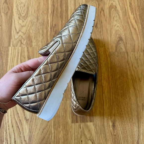 Johnston & Murphy Women’s Metallic Quilted Loafers - Size 6 - Picture 3 of 10